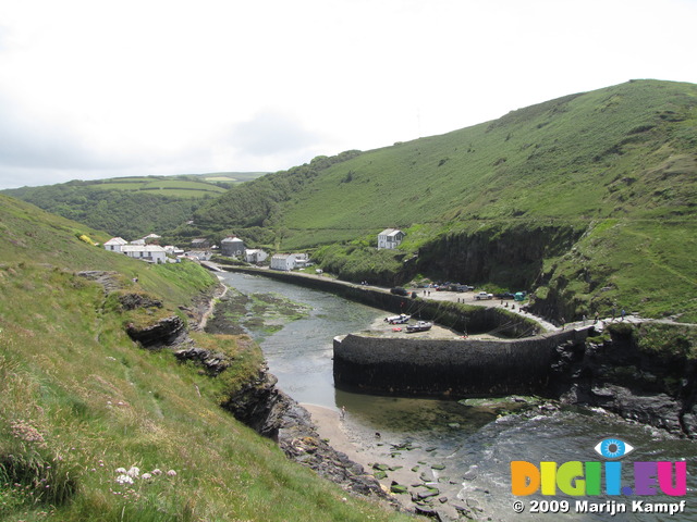 SX07316 Boscastle Harbour